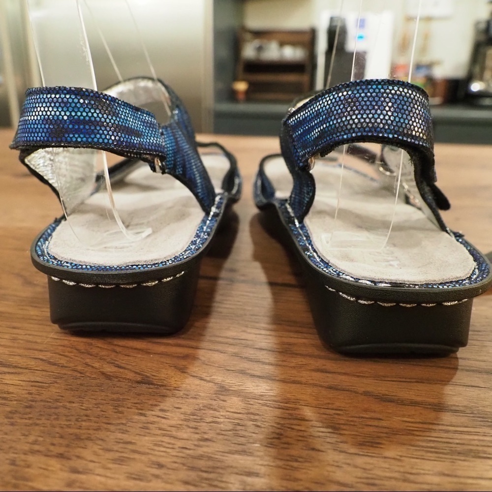 NIB ALEGRIA Patti 38 blue metallic leather sandal - Picture 14 of 16